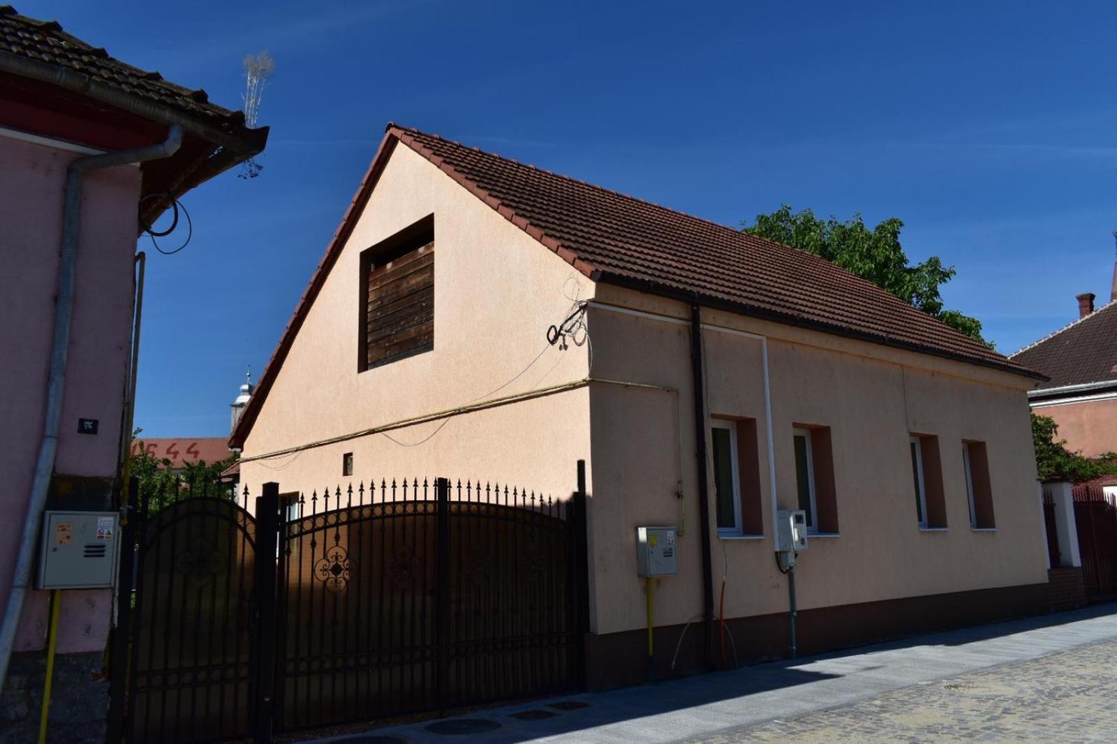 Transilvania Rent Hunedoara Exteriör bild
