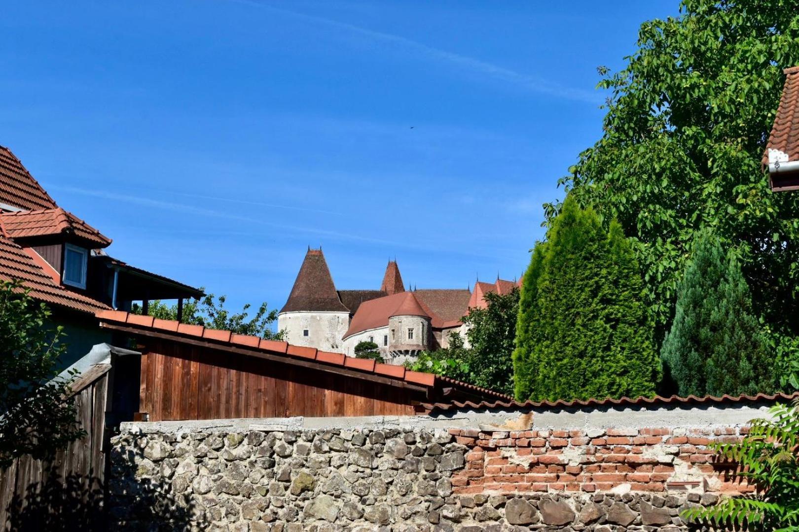 Transilvania Rent Hunedoara Exteriör bild